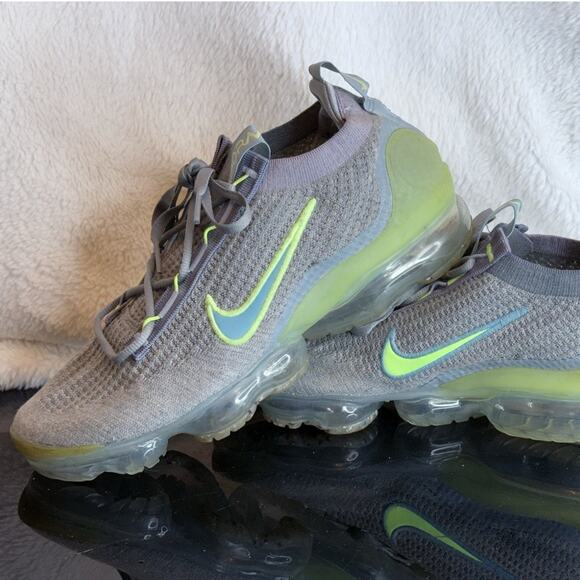 Size 9.5 Nike Air Vapormax 2021 Flyknit Particle Grey DH4084-003 - Picture 1 of 9